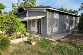 4 Bedrooms 3 Bathrooms, House for Sale in Spanish Town