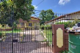 4 Bedrooms 2 Bathrooms, House for Sale in May Pen