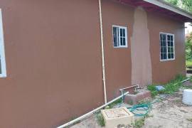 4 Bedrooms 2 Bathrooms, House for Sale in May Pen