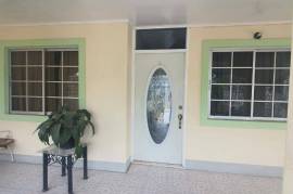 3 Bedrooms 2 Bathrooms, House for Sale in May Pen