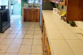 3 Bedrooms 2 Bathrooms, House for Sale in May Pen