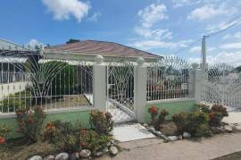 3 Bedrooms 2 Bathrooms, House for Sale in May Pen