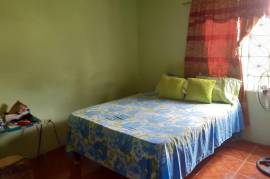 4 Bedrooms 2 Bathrooms, House for Sale in May Pen