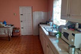 4 Bedrooms 2 Bathrooms, House for Sale in May Pen