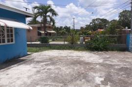 4 Bedrooms 2 Bathrooms, House for Sale in May Pen