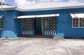 4 Bedrooms 2 Bathrooms, House for Sale in May Pen