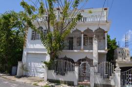 6 Bedrooms 4 Bathrooms, House for Private in Montego Bay