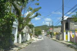 6 Bedrooms 4 Bathrooms, House for Private in Montego Bay