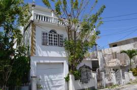 6 Bedrooms 4 Bathrooms, House for Private in Montego Bay