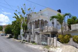 6 Bedrooms 4 Bathrooms, House for Private in Montego Bay