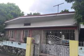 3 Bedrooms 2 Bathrooms, House for Sale in Kingston 7