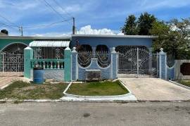 3 Bedrooms 2 Bathrooms, House for Sale in Greater Portmore