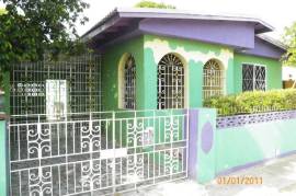 4 Bedrooms 2 Bathrooms, House for Sale in Gregory Park