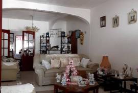 4 Bedrooms 3 Bathrooms, House for Sale in Spanish Town