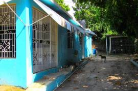 3 Bedrooms 2 Bathrooms, House for Sale in Spanish Town