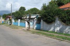 3 Bedrooms 2 Bathrooms, House for Sale in Spanish Town