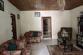 5 Bedrooms 2 Bathrooms, House for Sale in Linstead