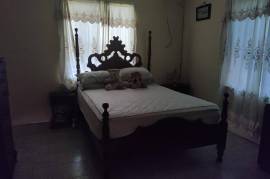 5 Bedrooms 2 Bathrooms, House for Sale in Linstead