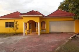 4 Bedrooms 3 Bathrooms, House for Sale in May Pen