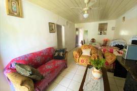 5 Bedrooms 3 Bathrooms, House for Sale in May Pen