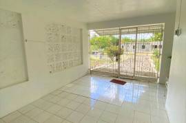 5 Bedrooms 3 Bathrooms, House for Sale in May Pen