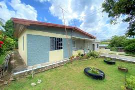 5 Bedrooms 3 Bathrooms, House for Sale in May Pen