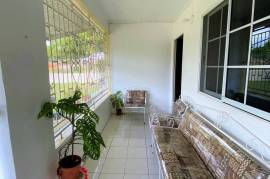 5 Bedrooms 3 Bathrooms, House for Sale in May Pen