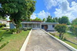 5 Bedrooms 3 Bathrooms, House for Sale in May Pen