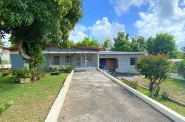 5 Bedrooms 3 Bathrooms, House for Sale in May Pen