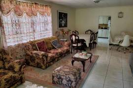 4 Bedrooms 2 Bathrooms, House for Sale in Mandeville