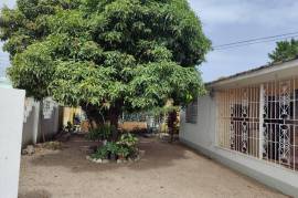 4 Bedrooms 2 Bathrooms, House for Sale in Kingston 11