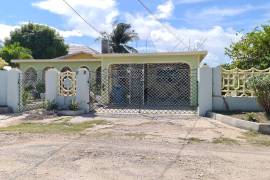 4 Bedrooms 2 Bathrooms, House for Sale in Spanish Town