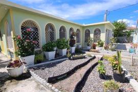 4 Bedrooms 2 Bathrooms, House for Sale in Spanish Town