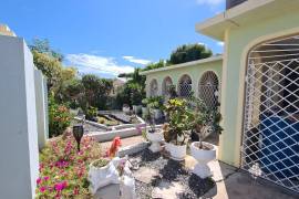 4 Bedrooms 2 Bathrooms, House for Sale in Spanish Town