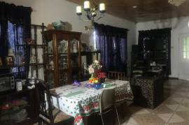 7 Bedrooms 5 Bathrooms, House for Sale in Linstead