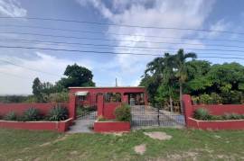 3 Bedrooms 2 Bathrooms, House for Sale in May Pen