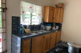 4 Bedrooms 2 Bathrooms, House for Sale in May Pen