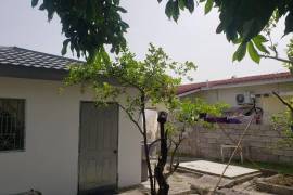 3 Bedrooms 2 Bathrooms, House for Sale in May Pen