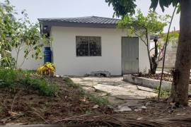 3 Bedrooms 2 Bathrooms, House for Sale in May Pen