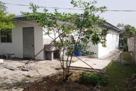 3 Bedrooms 2 Bathrooms, House for Sale in May Pen