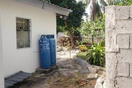 3 Bedrooms 2 Bathrooms, House for Sale in May Pen