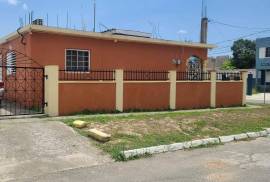 2 Bedrooms 1 Bathrooms, House for Sale in Spanish Town