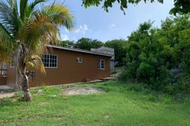 3 Bedrooms 2 Bathrooms, House for Sale in Junction