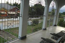 5 Bedrooms 3 Bathrooms, House for Sale in May Pen