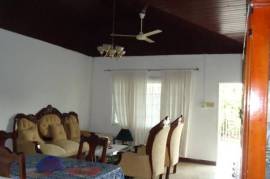 5 Bedrooms 3 Bathrooms, House for Sale in May Pen