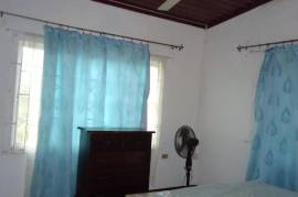 5 Bedrooms 3 Bathrooms, House for Sale in May Pen