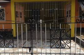 3 Bedrooms 2 Bathrooms, House for Sale in May Pen