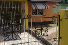 3 Bedrooms 2 Bathrooms, House for Sale in May Pen