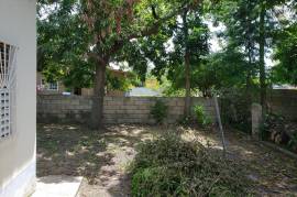 4 Bedrooms 2 Bathrooms, House for Sale in Spanish Town