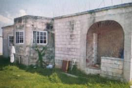 2 Bedrooms 2 Bathrooms, House for Private in Spanish Town